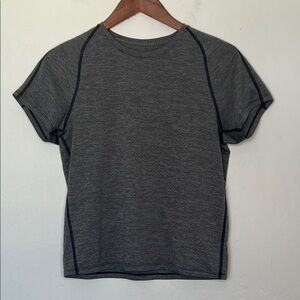 Outdoor Voices Eco Mesh Short Sleeve Tee Gray Women’s Medium Lightweight Top